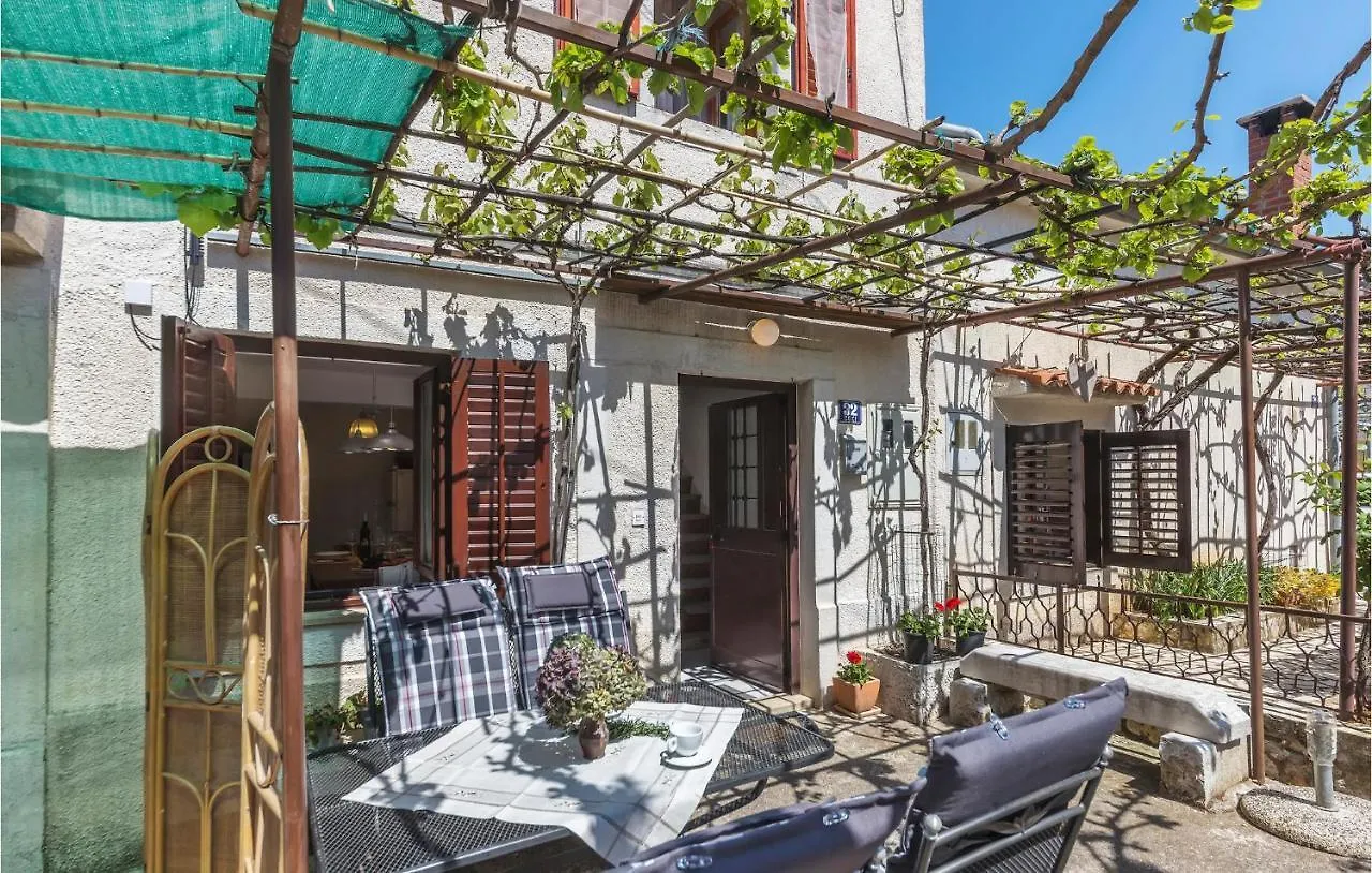1 Bedroom Stunning Home In Funtana 0*,