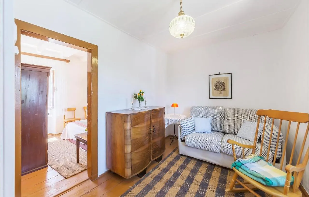 1 Bedroom Stunning Home In Funtana Croatia